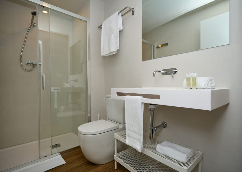Individual Studio w/ kitchen & Terrace (Large bed)